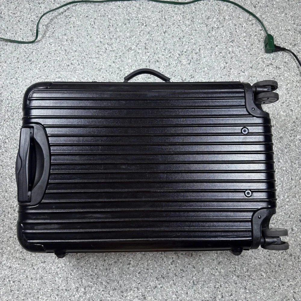 RIMOWA Salsa Multiwheel 63L Black 4-Wheel Polycarbonate Suitcase Vintage 871.63